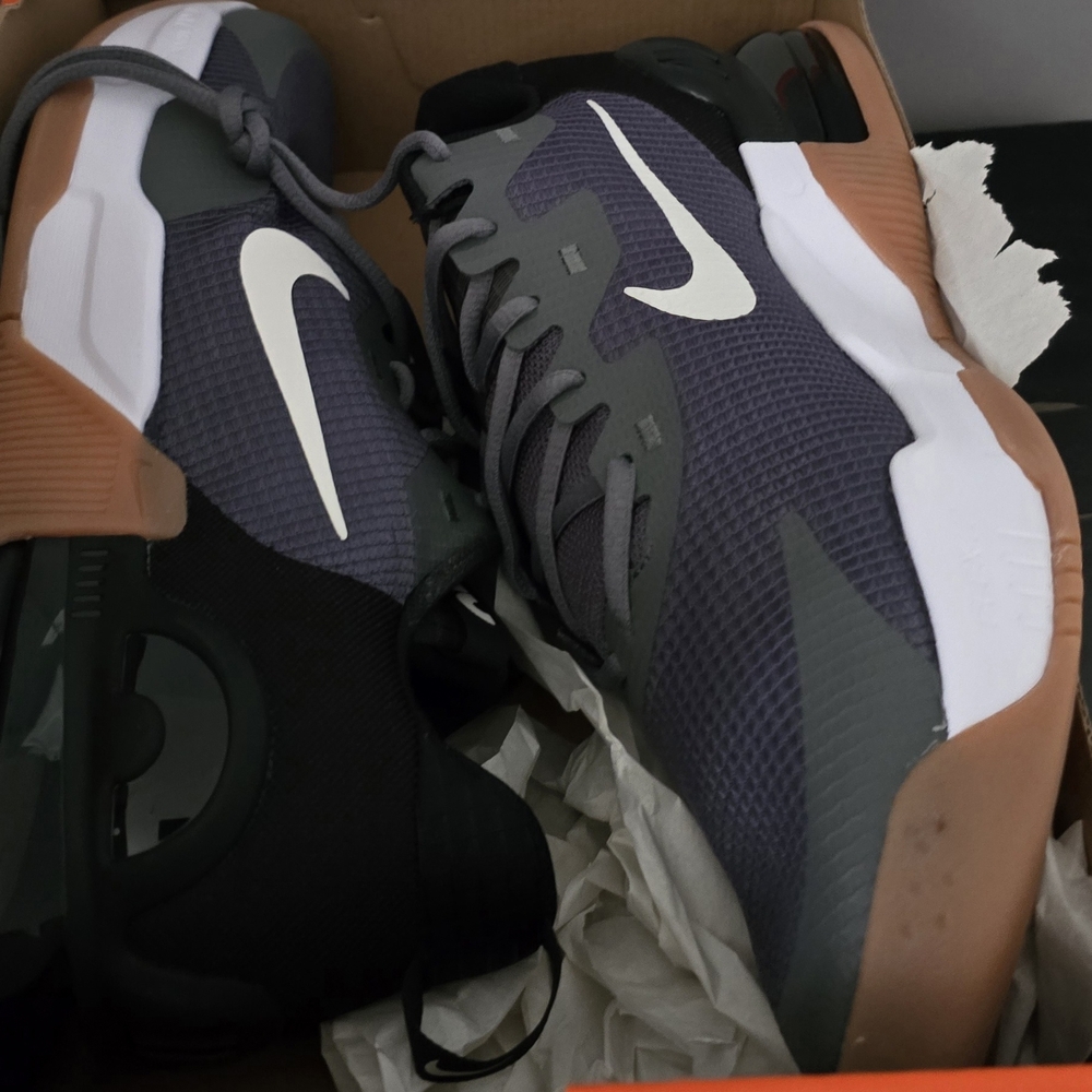 Nike Air Max Alpha in Grey and Black - Picture 2 of 12